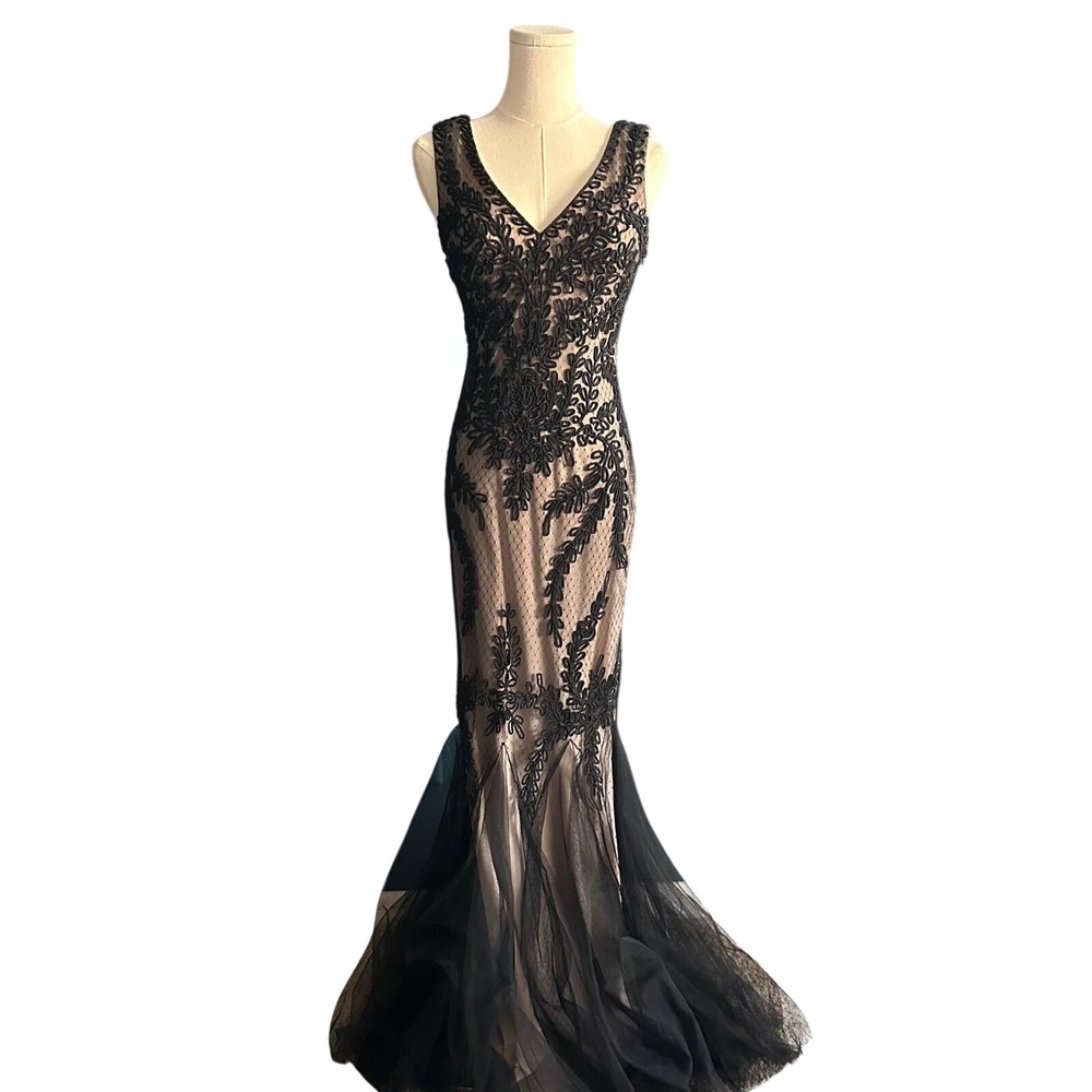 Cachet Y2K Vintage Black Lace Mermaid Gown with Tulle Trumpet Skirt - Size 4